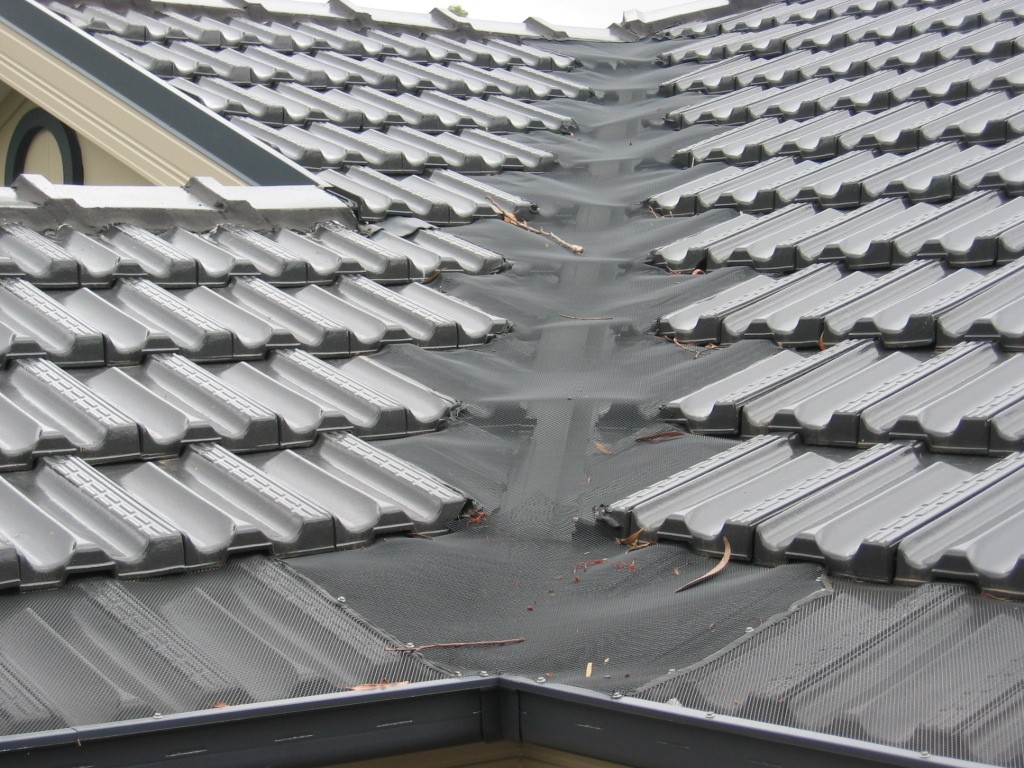 Leaf Stopper Tile 30m Valley Std Mesh Plain Roofers Online